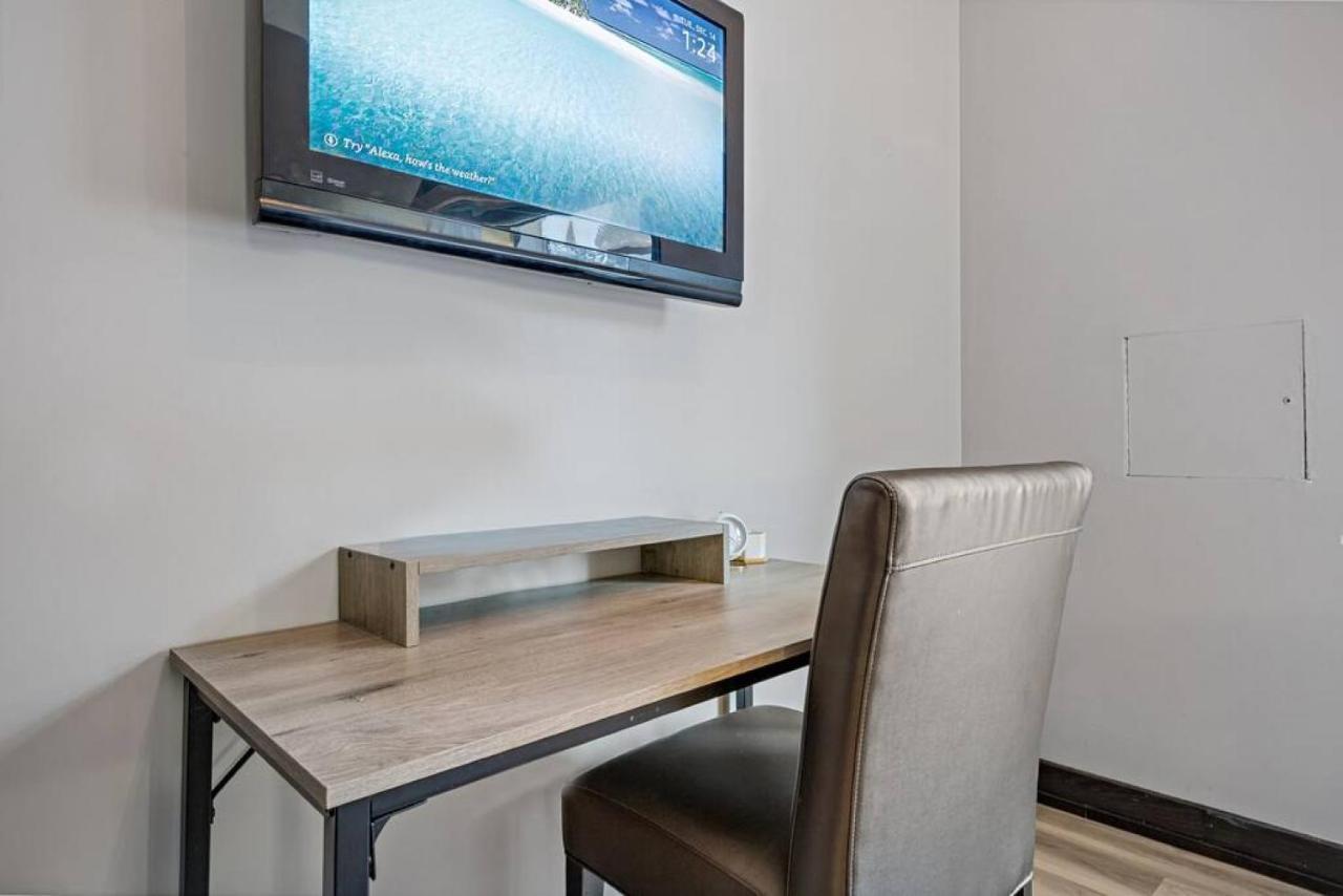 Nature'S Nook By Instant Suites Pool & Hottub Canmore Buitenkant foto