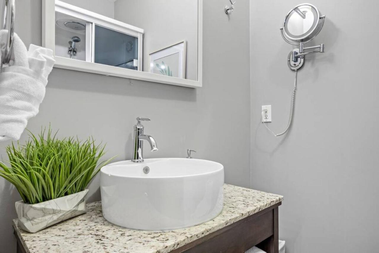 Nature'S Nook By Instant Suites Pool & Hottub Canmore Buitenkant foto