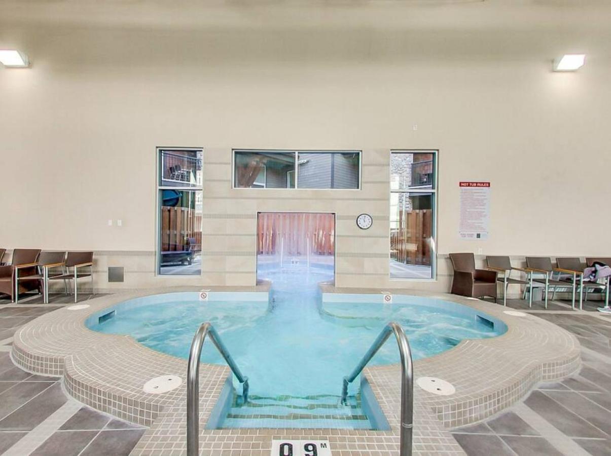 Nature'S Nook By Instant Suites Pool & Hottub Canmore Buitenkant foto