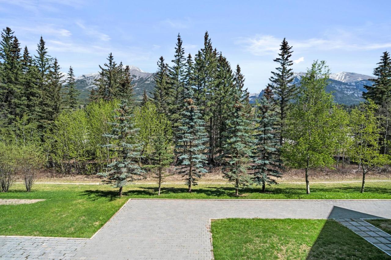 Nature'S Nook By Instant Suites Pool & Hottub Canmore Buitenkant foto