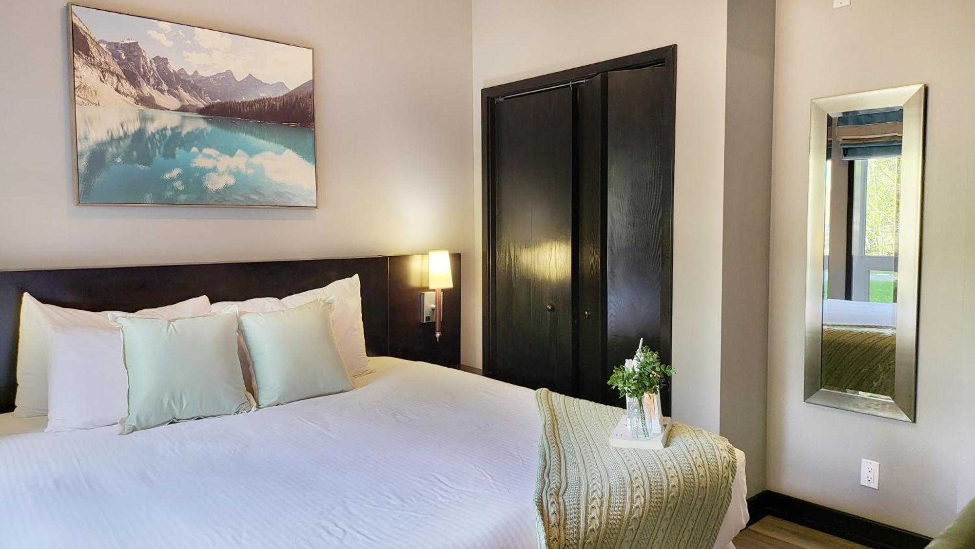 Nature'S Nook By Instant Suites Pool & Hottub Canmore Buitenkant foto